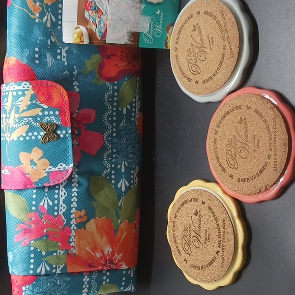 Pioneer Woman Wildflower Whimsy Insulated Tote & 3 Flea Market Coasters - Picture 2 of 5